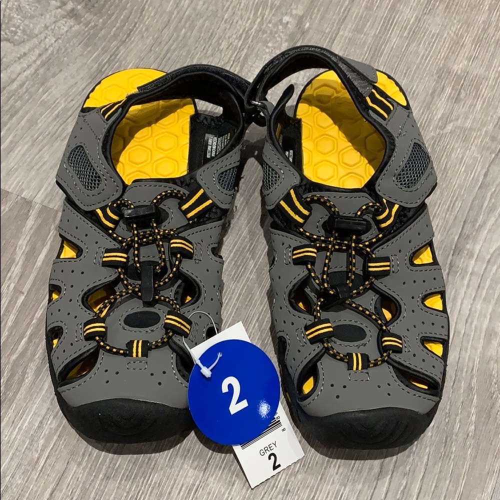 Khombu Kids Sandals size 2